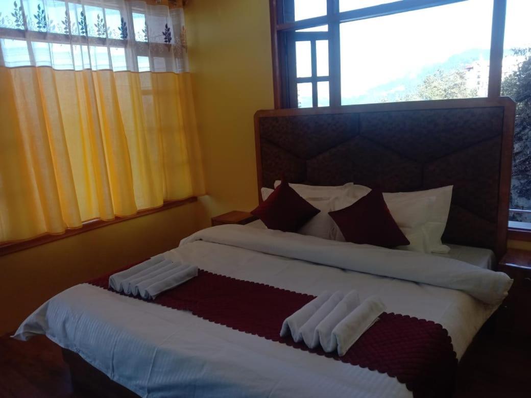 Floret Sojourn Hotel Shimla Bagian luar foto