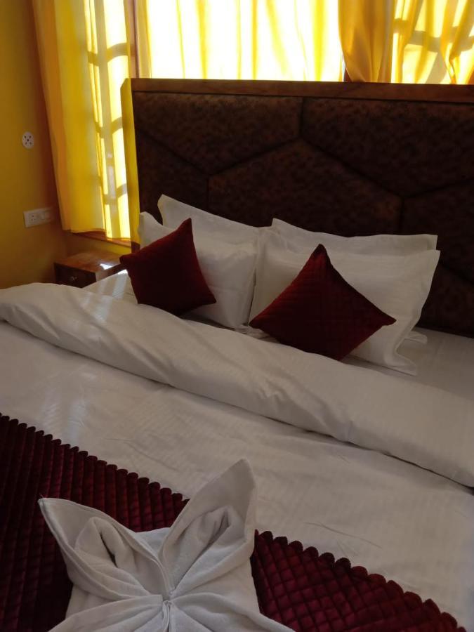 Floret Sojourn Hotel Shimla Bagian luar foto
