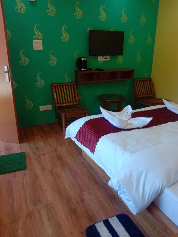 Floret Sojourn Hotel Shimla Bagian luar foto