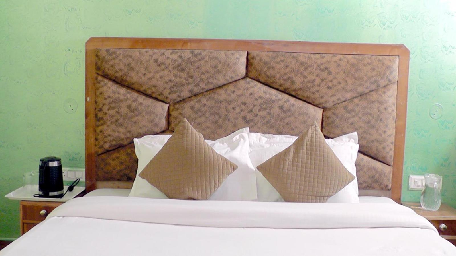 Floret Sojourn Hotel Shimla Bagian luar foto